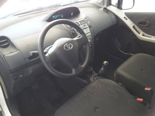 TOYOTA Yaris usata, con Autoradio