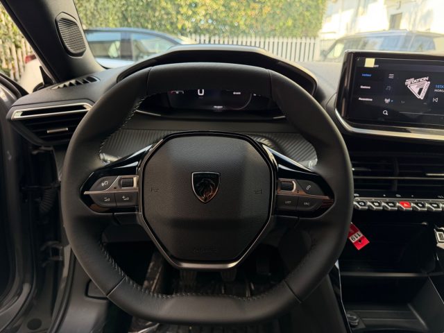 PEUGEOT 2008 usata, con Sensori di parcheggio anteriori