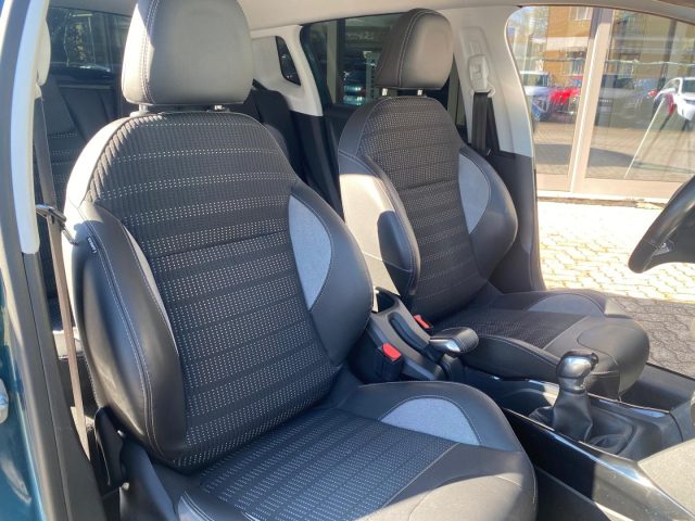 PEUGEOT 2008 usata, con Sedile posteriore sdoppiato