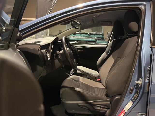 TOYOTA Auris usata, con Autoradio