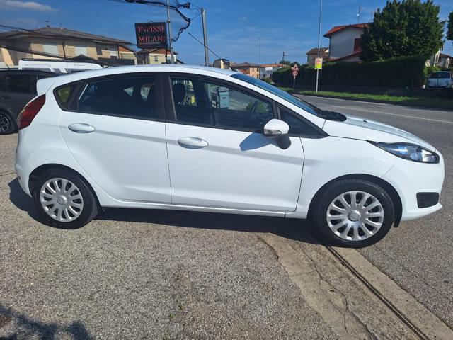 FORD Fiesta usata, con Autoradio