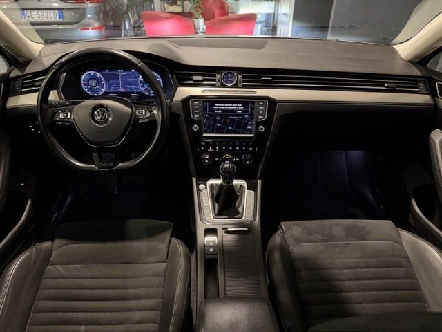 VOLKSWAGEN Passat usata, con Fendinebbia