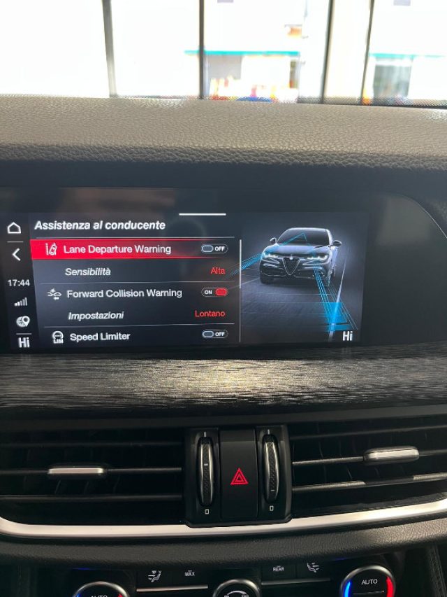 ALFA ROMEO Stelvio usata, con Sedile posteriore sdoppiato