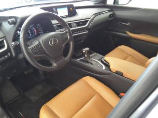 LEXUS UX 250h usata, con Boardcomputer