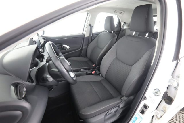 TOYOTA Yaris usata 2