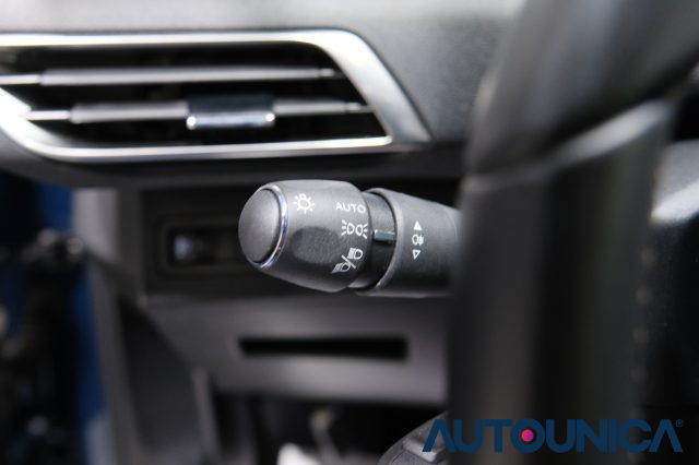PEUGEOT 3008 usata, con Leve al volante