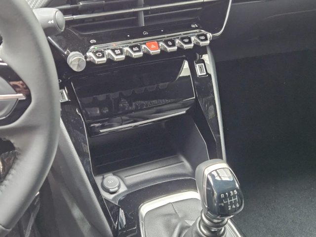 PEUGEOT 2008 usata, con Volante multifunzione