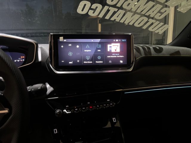 PEUGEOT 2008 usata, con Autoradio digitale