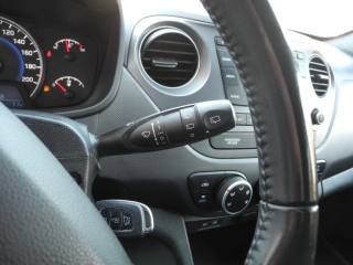 HYUNDAI i10 usata, con Specchietti laterali elettrici