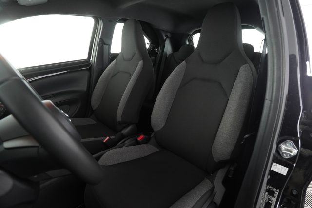 TOYOTA Aygo X usata 10