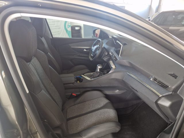 PEUGEOT 3008 usata, con Sistema di navigazione