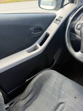 TOYOTA Yaris usata 16