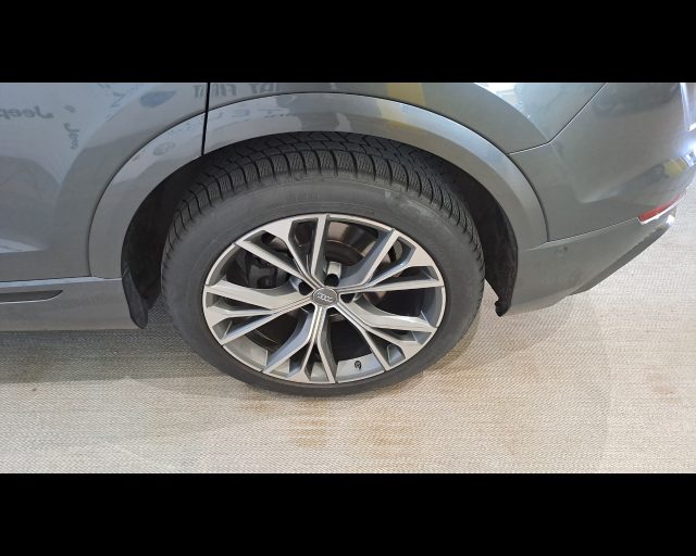 AUDI Q8 usata, con Sistema di parcheggio automatico