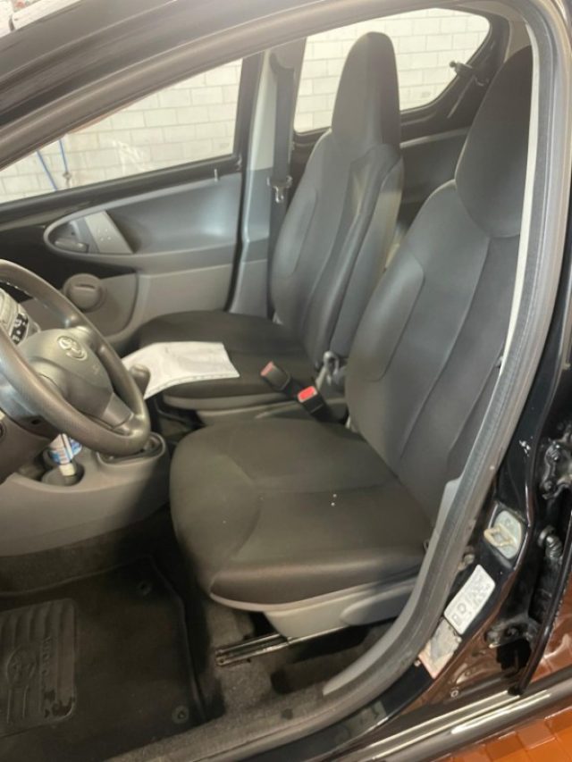 TOYOTA Aygo usata, con Controllo automatico clima