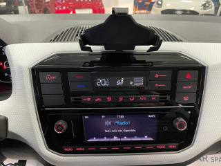 VOLKSWAGEN up! usata, con Volante in pelle