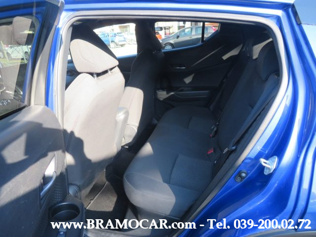 TOYOTA C-HR usata, con USB
