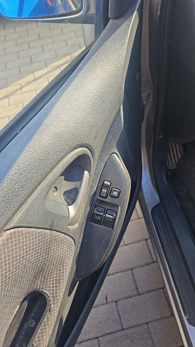 TOYOTA Yaris usata, con Autoradio