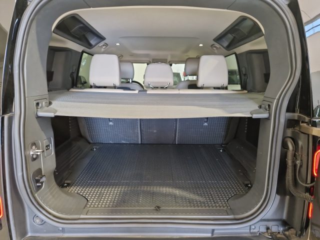 LAND ROVER Defender usata, con Park Distance Control