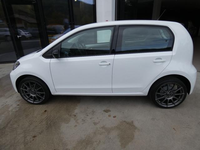 VOLKSWAGEN up! usata, con Autoradio