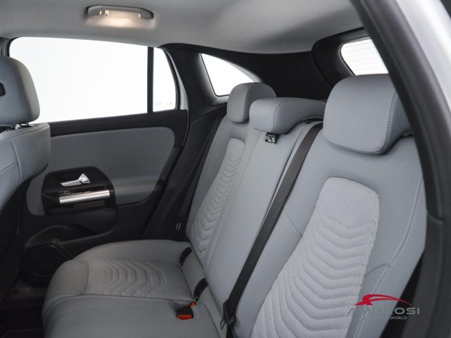 MERCEDES-BENZ GLA 200 usata 9