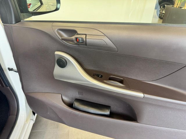 TOYOTA iQ usata 20