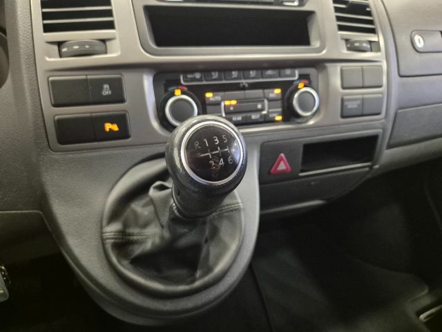 VOLKSWAGEN Caravelle usata, con Sensori di parcheggio anteriori