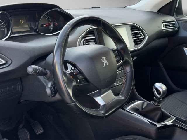 PEUGEOT 208 usata, con ESP