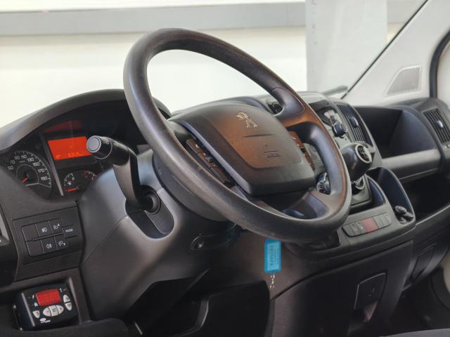 PEUGEOT Boxer usata, con USB