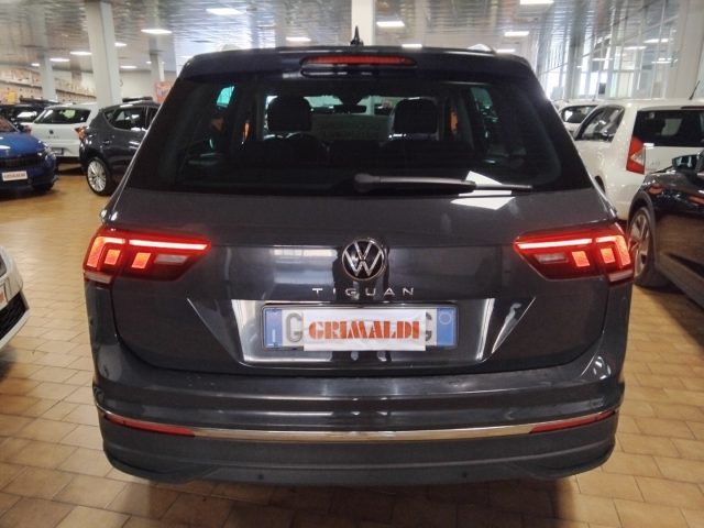 VOLKSWAGEN Tiguan usata, con Autoradio