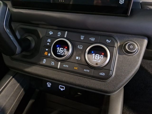 LAND ROVER Defender usata, con Park Distance Control