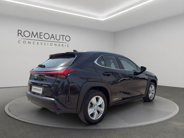 LEXUS UX 250h usata, con Cerchi in lega