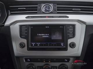 VOLKSWAGEN Passat usata 14