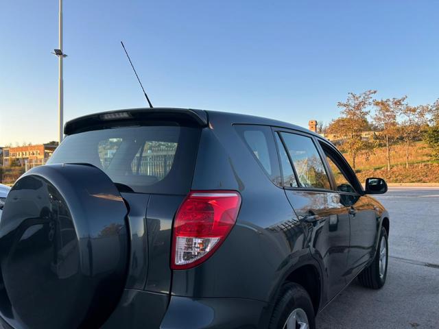 TOYOTA RAV 4 usata, con Cerchi in lega