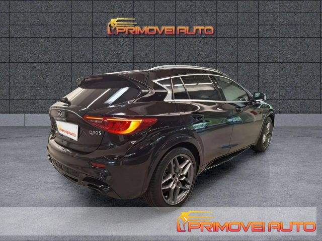 INFINITI Q30 usata, con Airbag laterali