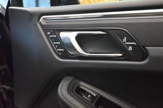PORSCHE Macan usata 260