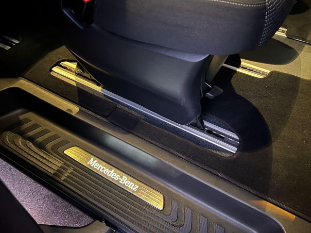 MERCEDES-BENZ V 220 usata, con Autoradio digitale