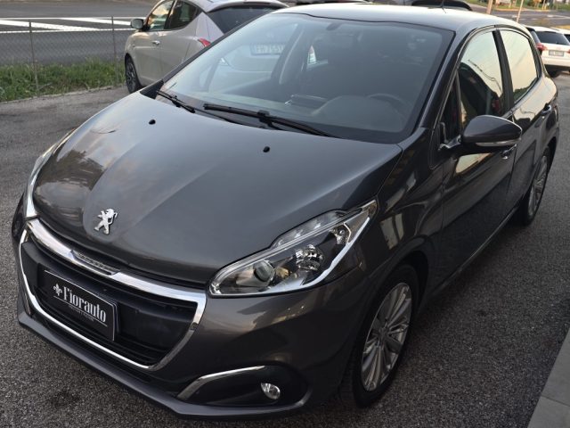 PEUGEOT 208 usata, con Autoradio
