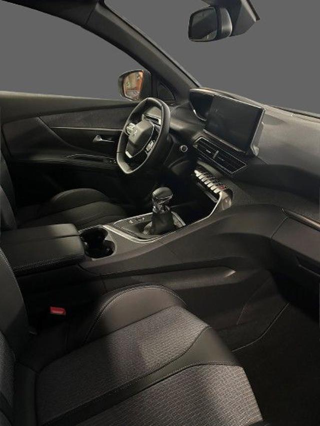 PEUGEOT 5008 usata, con Airbag