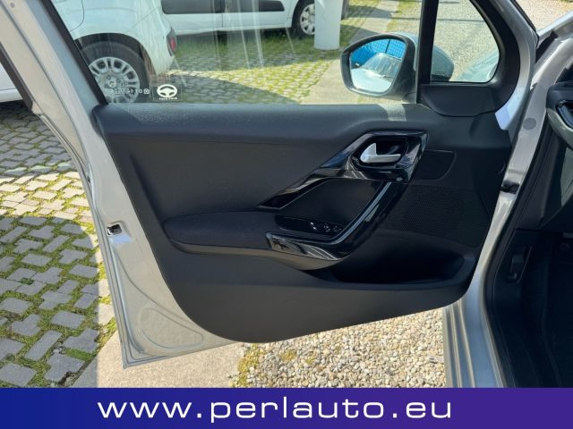 PEUGEOT 208 usata, con Autoradio