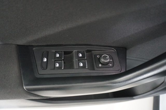 VOLKSWAGEN T-Roc usata, con USB