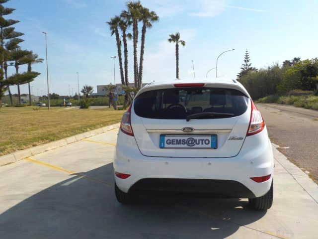 FORD Fiesta usata, con Autoradio