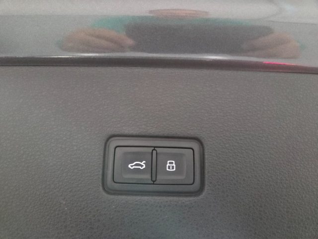 AUDI Q8 usata, con Airbag testa