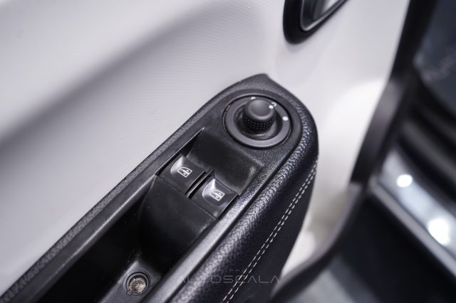 RENAULT Twingo usata, con Controllo automatico clima