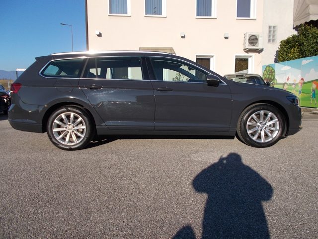VOLKSWAGEN Passat Variant usata, con Alzacristalli elettrici