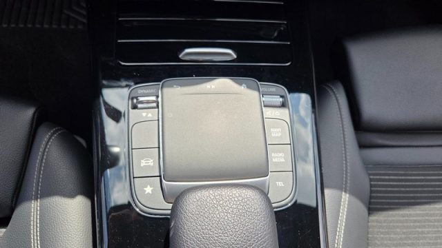 MERCEDES-BENZ A 180 usata, con Leve al volante
