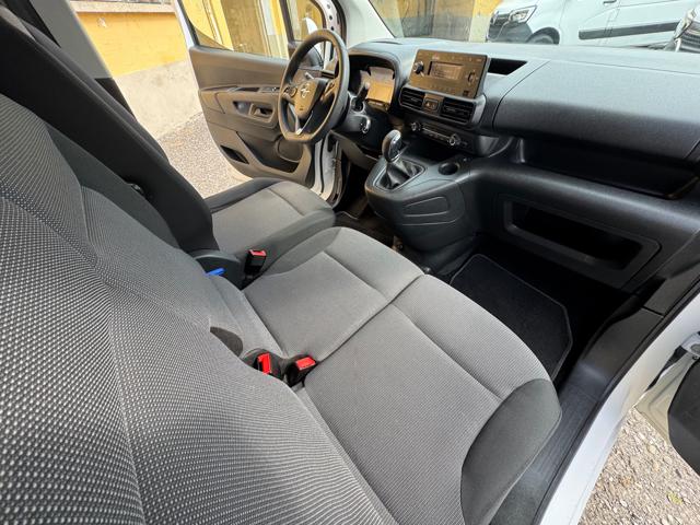 OPEL Combo usata, con USB