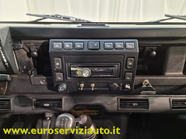 LAND ROVER Defender usata, con MP3