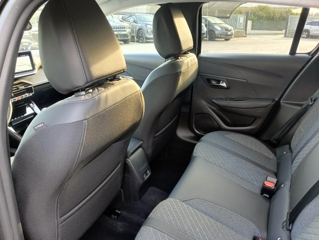 PEUGEOT 208 usata, con Volante in pelle