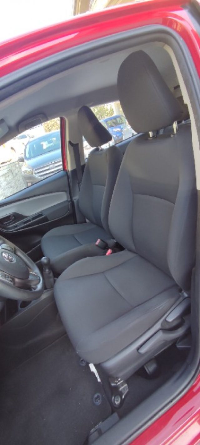 TOYOTA Yaris usata, con Bluetooth