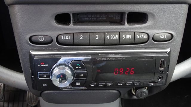 TOYOTA Yaris usata 82